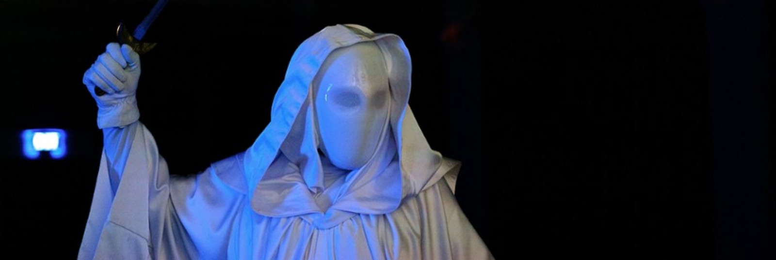 NÓŻ W NOCNEJ CISZY